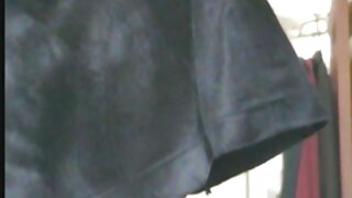 ಪೋಲೀಸ್ ಸಮವಸ್ತ್ರವನ್ನು ಧರಿಸಿರುವ ಅತಿಯಾಗಿ ಲೈಂಗಿಕತೆಯಿರುವ ಲೆಗ್ಗಿ ಶ್ಯಾಮಲೆ ತರುಣಿಯು ಹೊಂಬಣ್ಣದ ಪುಸಿಯನ್ನು ವೈಬ್ರೇಟರ್‌ನೊಂದಿಗೆ ಶಿಕ್ಷಿಸುತ್ತಾಳೆ