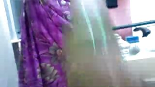 ಬೃಹತ್ ಮಾಂಸದ ಕಂಬದ ಚೆಂಡುಗಳನ್ನು ಆಳವಾಗಿ ಹೀರುತ್ತಿರುವ ಸೂಪರ್ ಬಿಸಿ ಸೇವಕಿ