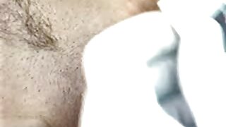 ನಾಟಿ ಶ್ಯಾಮಲೆ ಎಸ್ಟೆಲ್ಲಾ ಲಿಯಾನ್ ಪೊವ್ ಕ್ಯಾಮೆರಾದಲ್ಲಿ ಸಣ್ಣ ಕೋಳಿಯನ್ನು ಬೀಸುತ್ತಾಳೆ